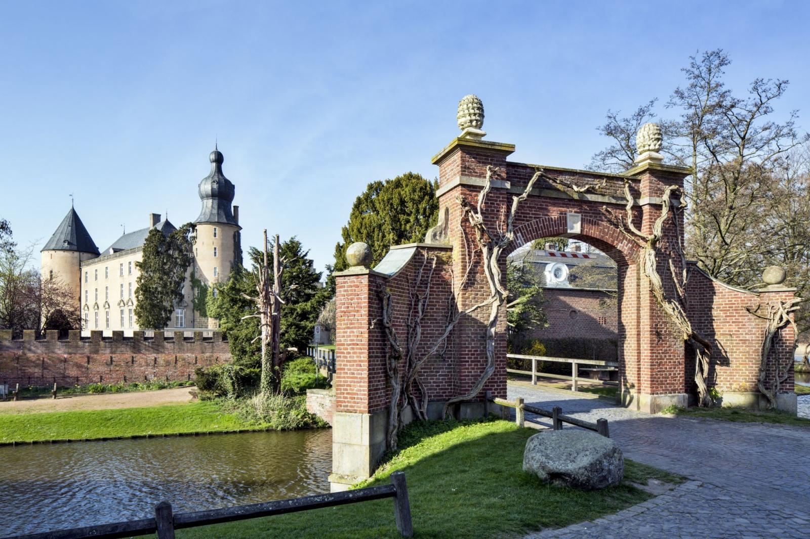 Zugangstor von neuer Vorburg zur Vorinsel