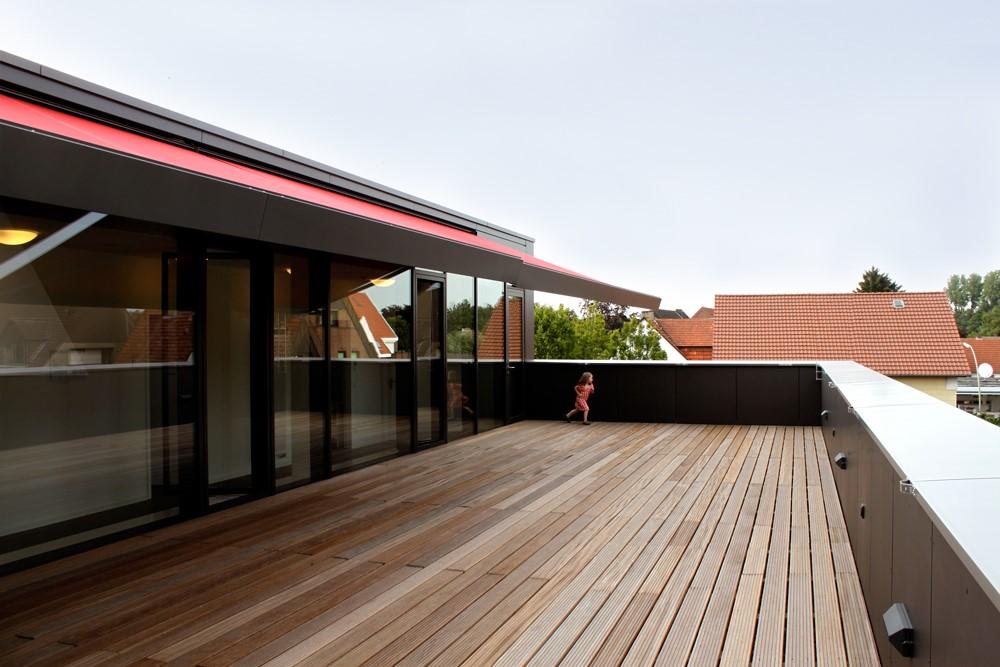 Dachterrasse mit Holzbelag