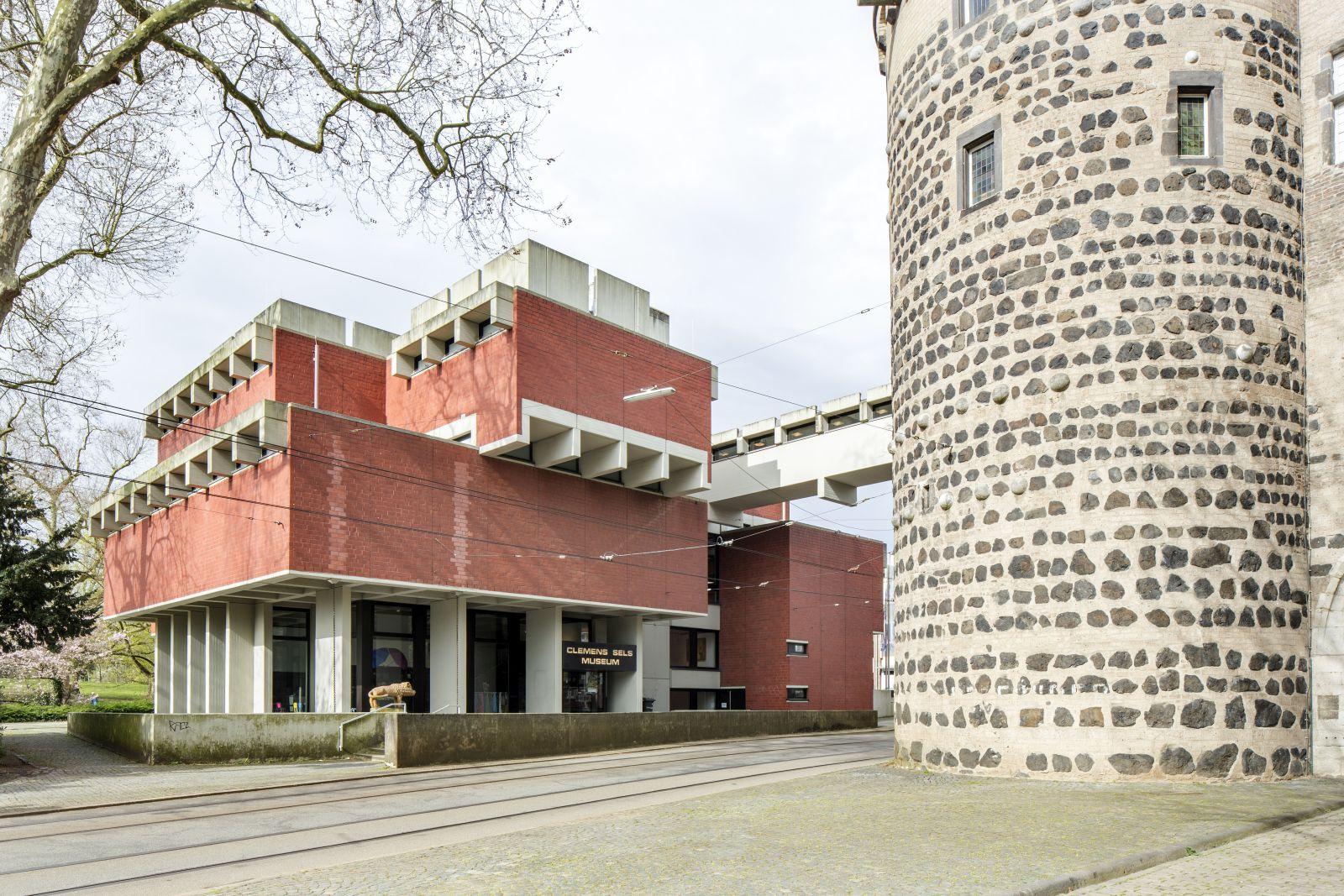 Clemens-Sels-Museum mit Brücke zum Obertor