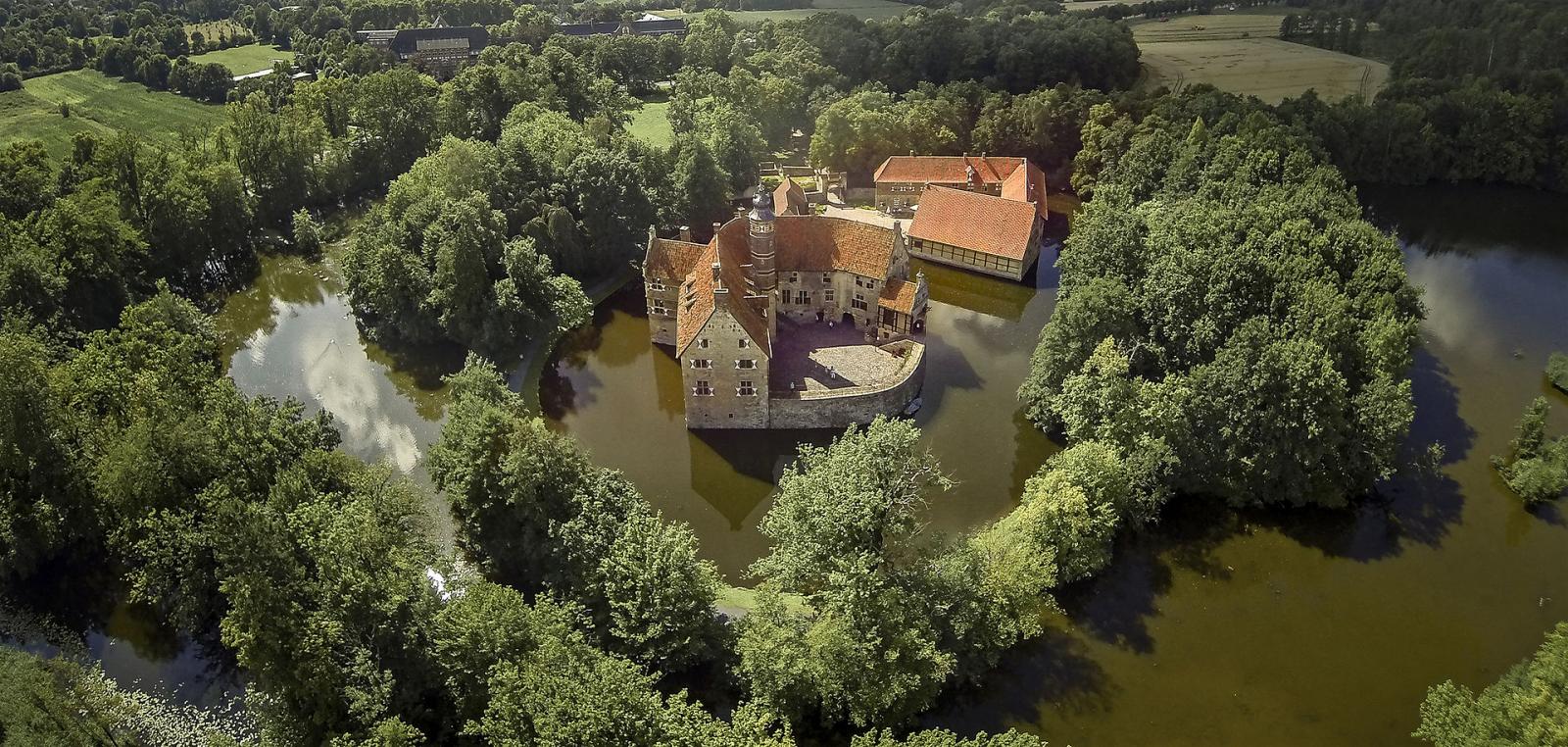 Luftbild der Burg Vischering