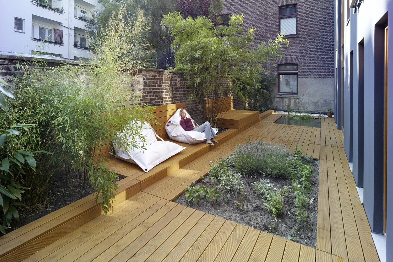 Hinterhofhaus Tannenstraße, Garten mit Bepflanzung