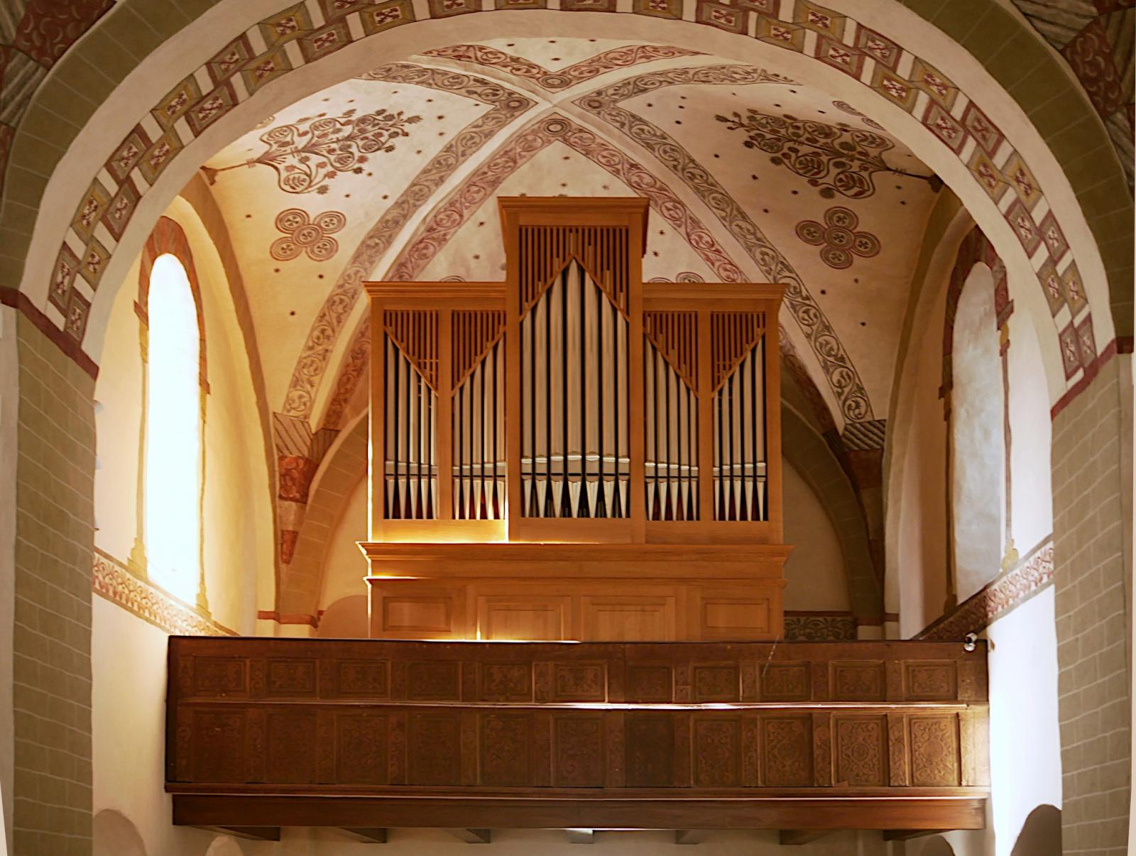 Blick zur Orgelempore