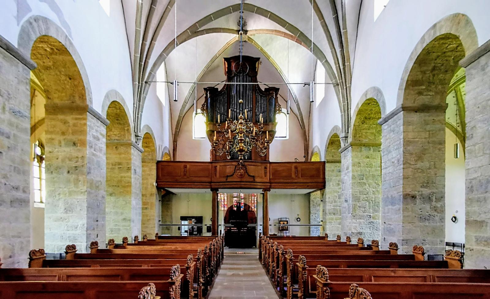 Blick nach Westen zur Orgel