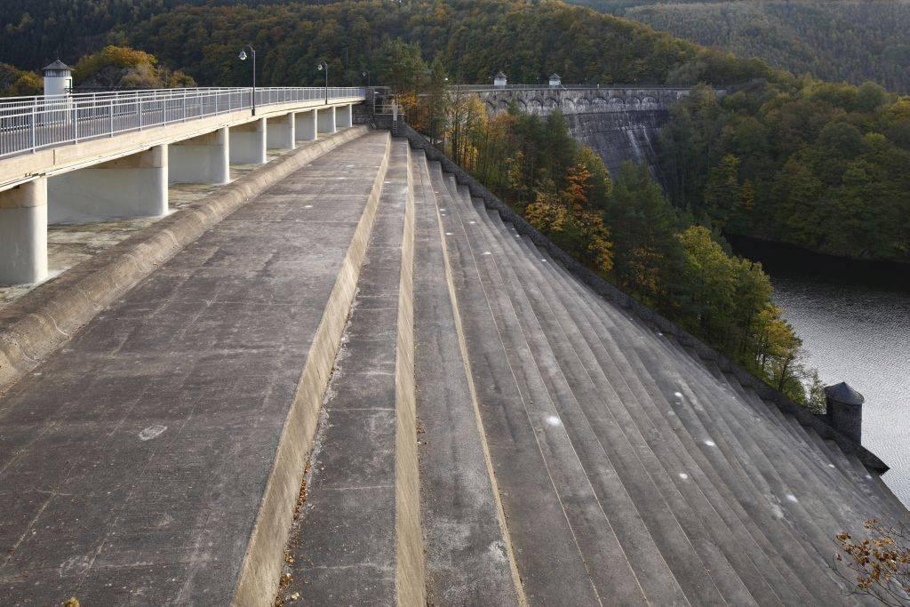 Abtreppung der Staumauer