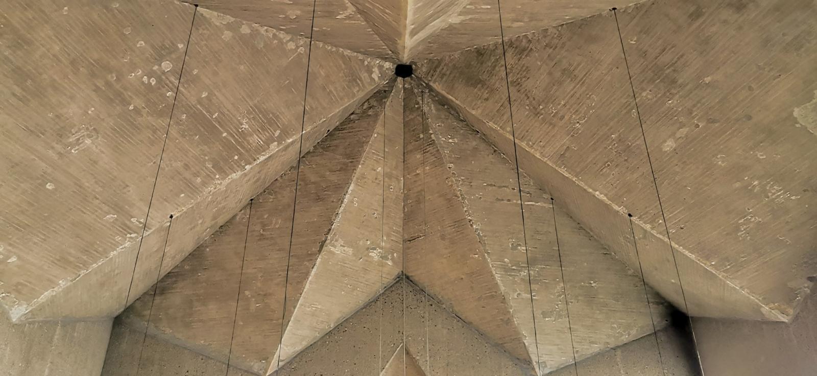 Spitze des Zaltdachs aus Beton