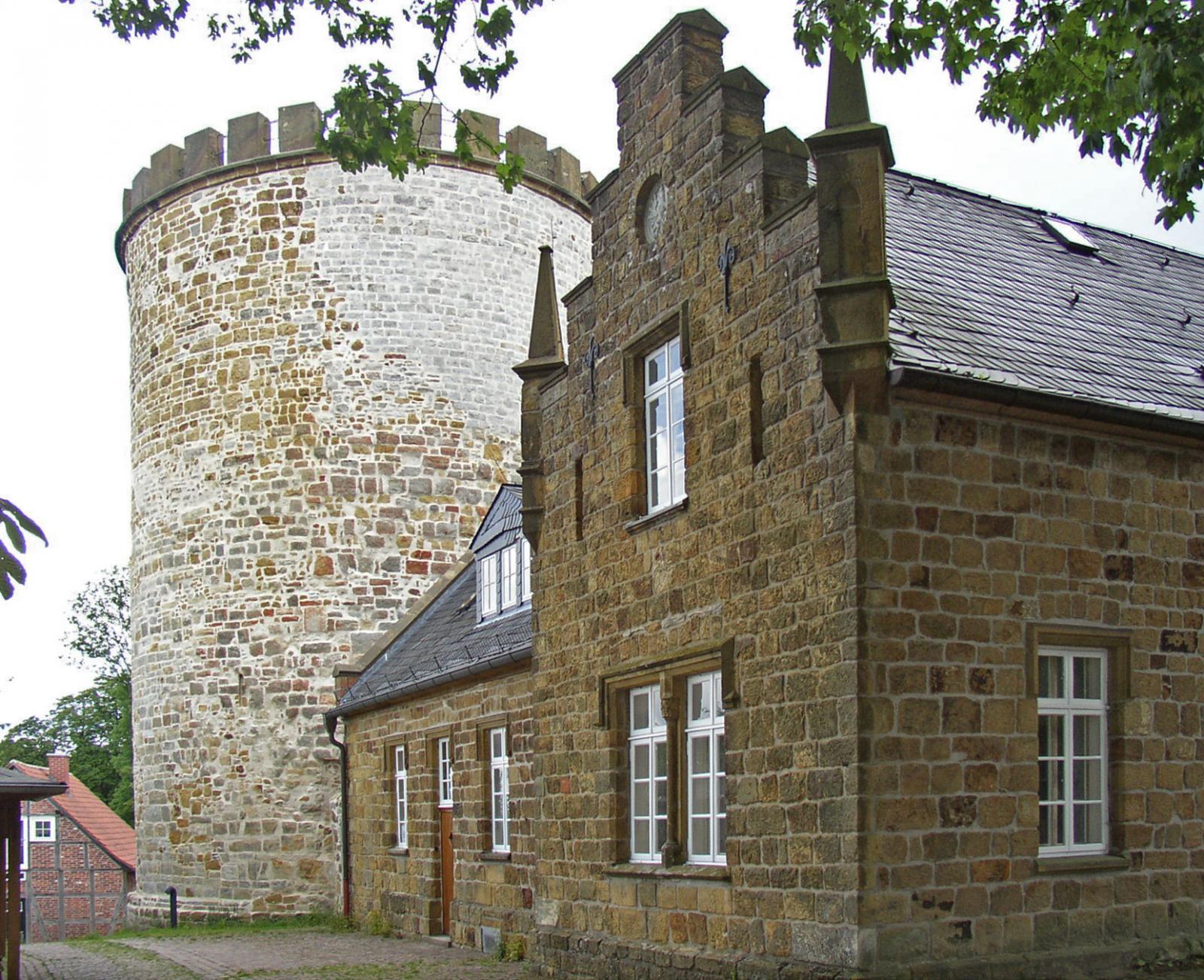 Forsthaus und Bergfried
