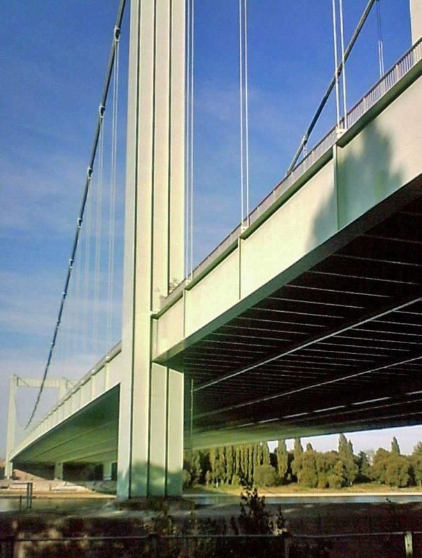 Seitliche Aufsicht Rodenkirchener Brücke