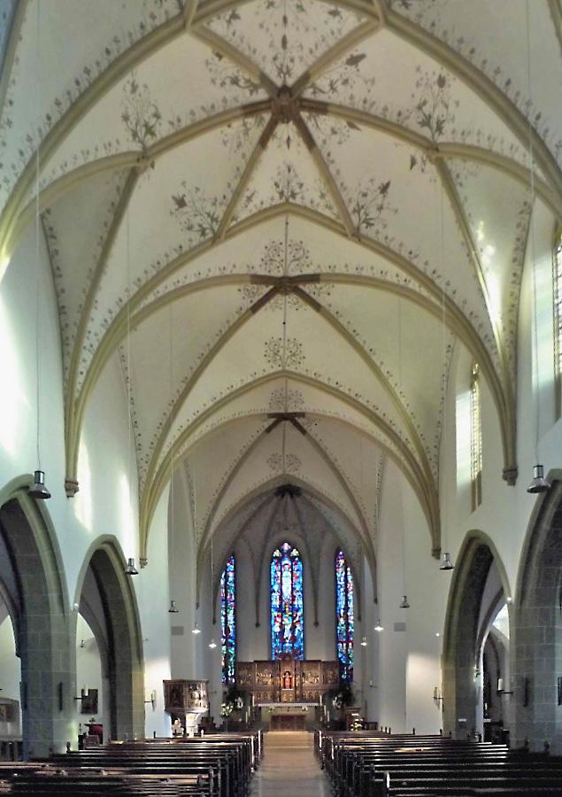 Innenansicht mit Blick zum Chor