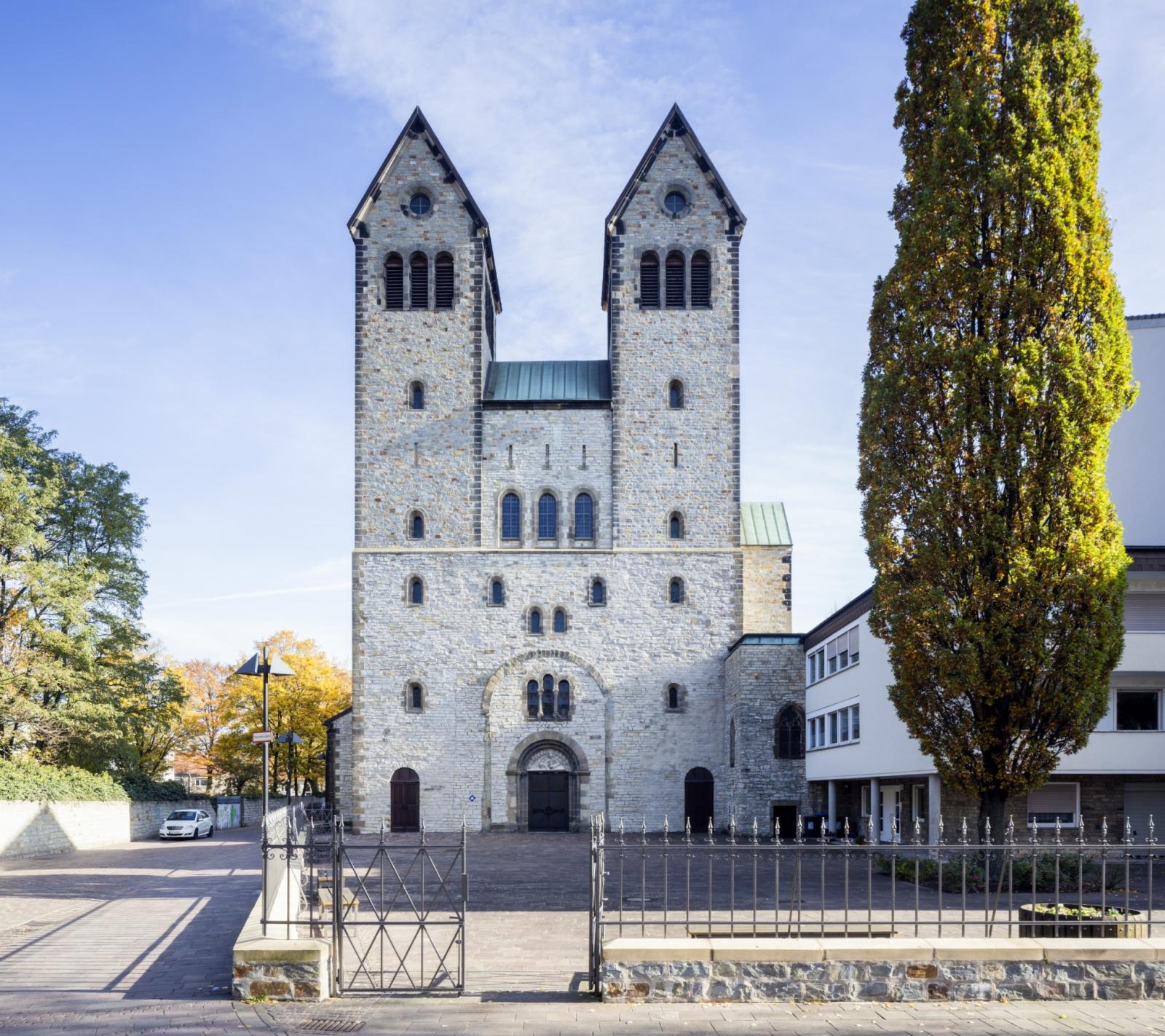Westfassade Abdinghofkirche