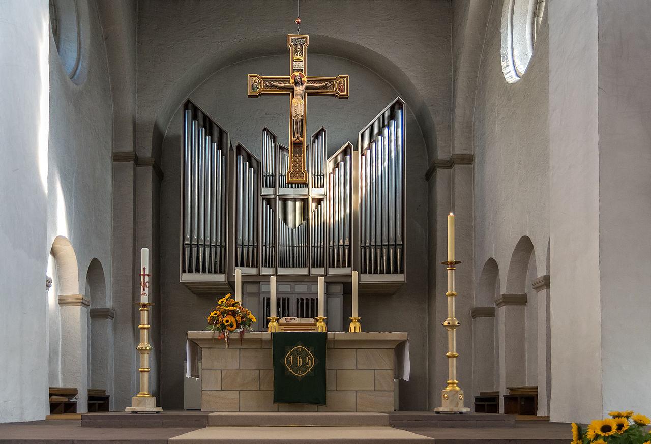 Blick auf die Orgel der Abdinghofkirche