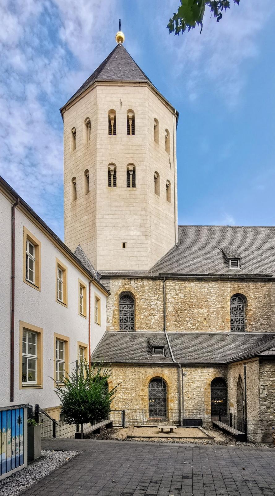 Südansicht mit Turm