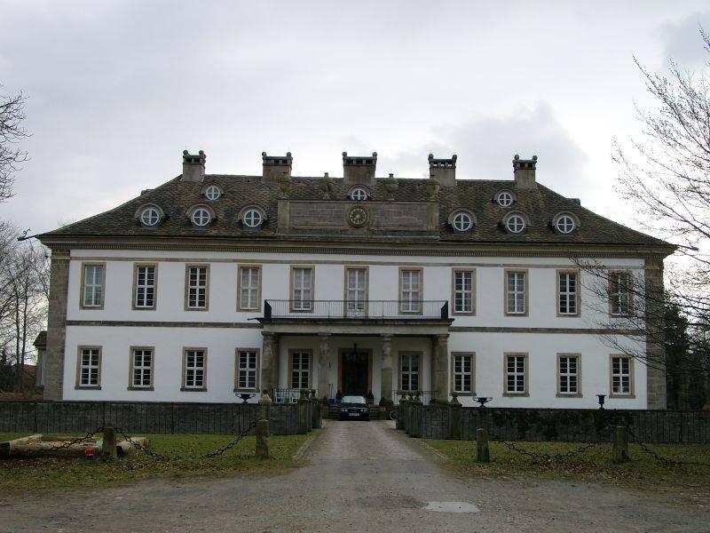 Frontalansicht Herrenhaus