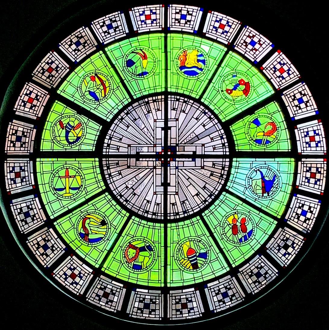 rundes Glasfenster