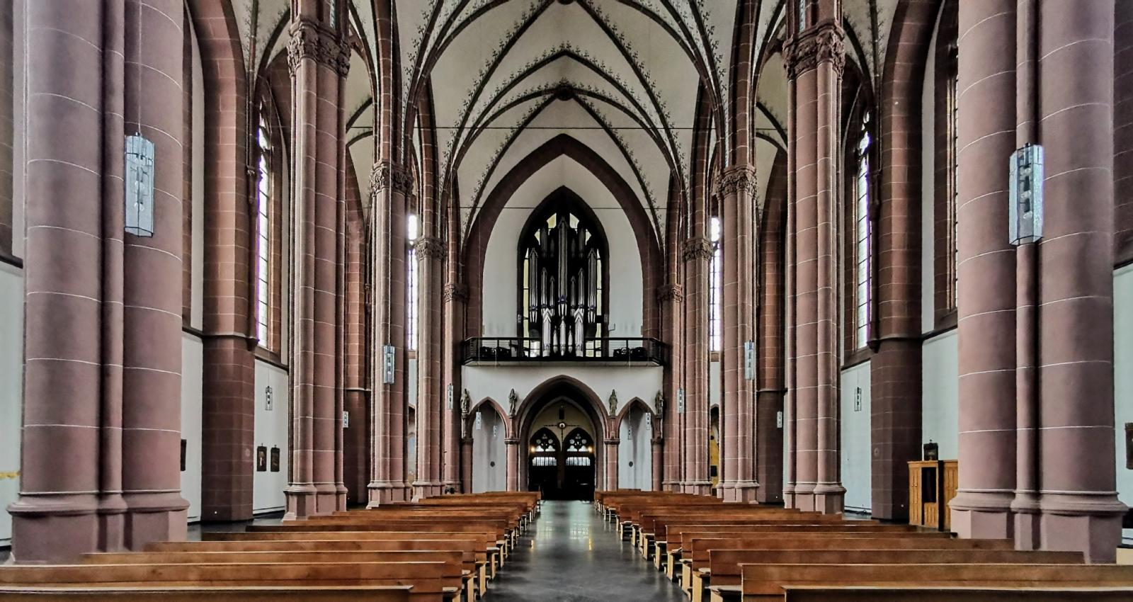 Kircheninnenraum, Blick Richtung Eingang