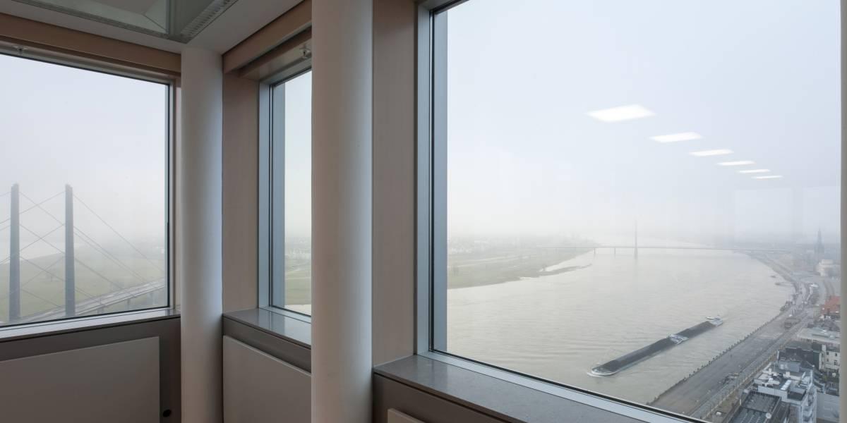 Ausblick auf den Rhein aus dem Mannesmann-Hochhaus