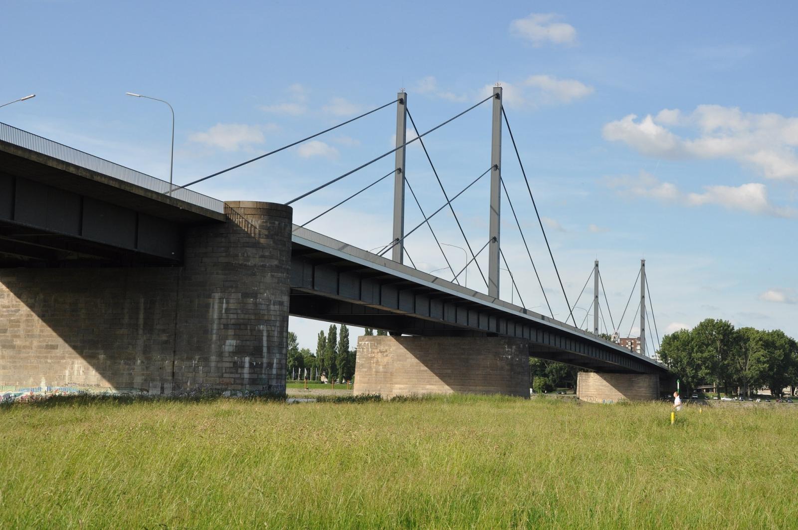 Theodor-Heuss-Brücke Düsseldorf