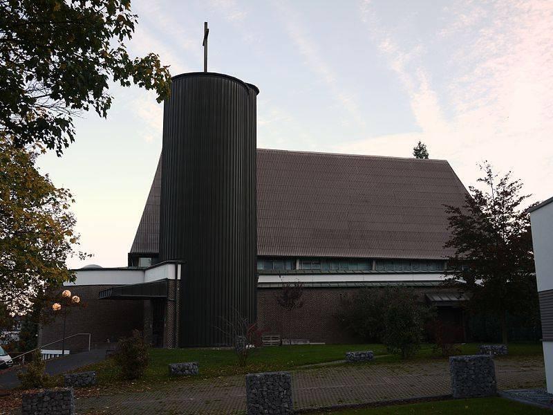 Südansicht Auferstehungskirche Heilig Kreuz 
