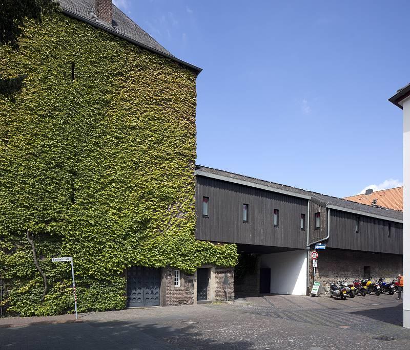 Meerturm und Wehrgang der Stadtmauer