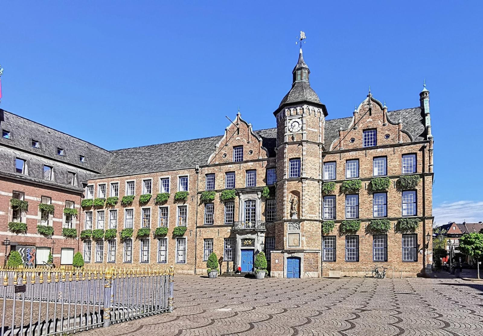 Altes Rathaus Düsseldorf, Südfassade zum Marktplatz
