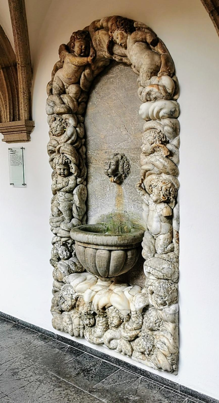 Petersbrunnen im Löwenhof
