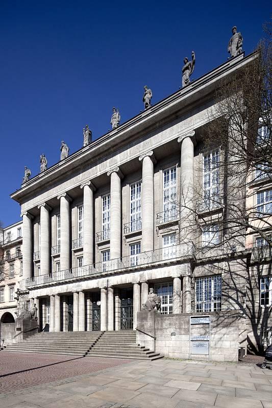 Portikus des Hauptbaus