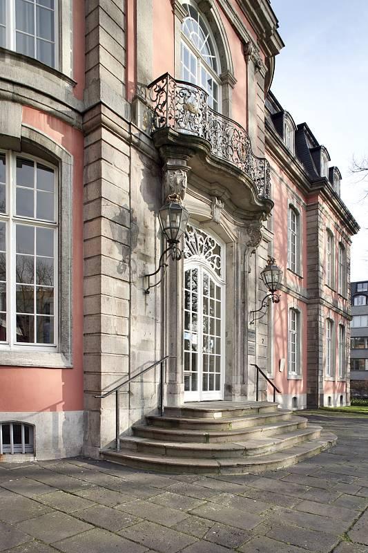 Seitenansicht Eingangsfront Schloss Jägerhof 