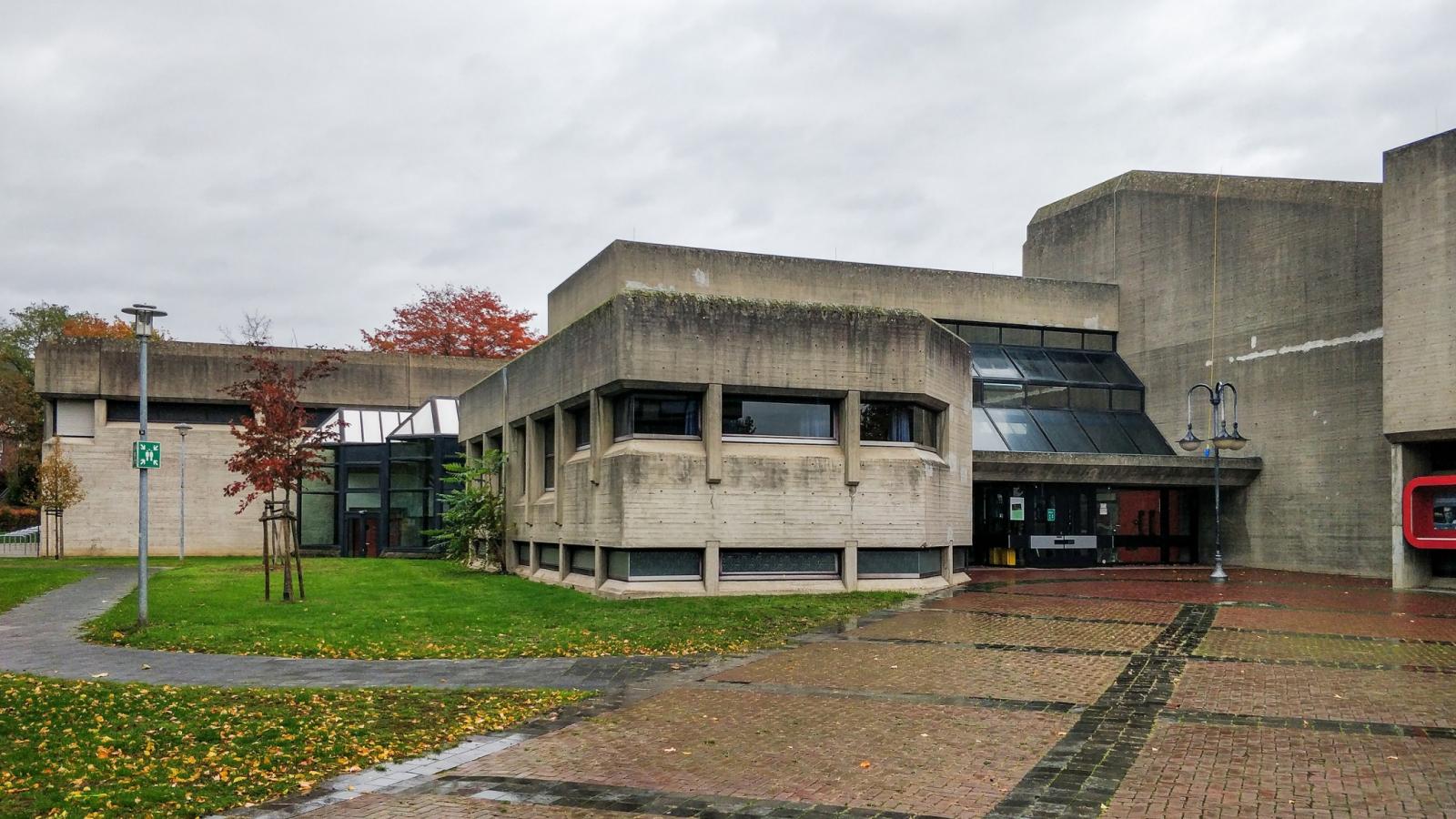 Zentrum Hückelhoven Aula mit Mehrzweckhalle im Hintergrund