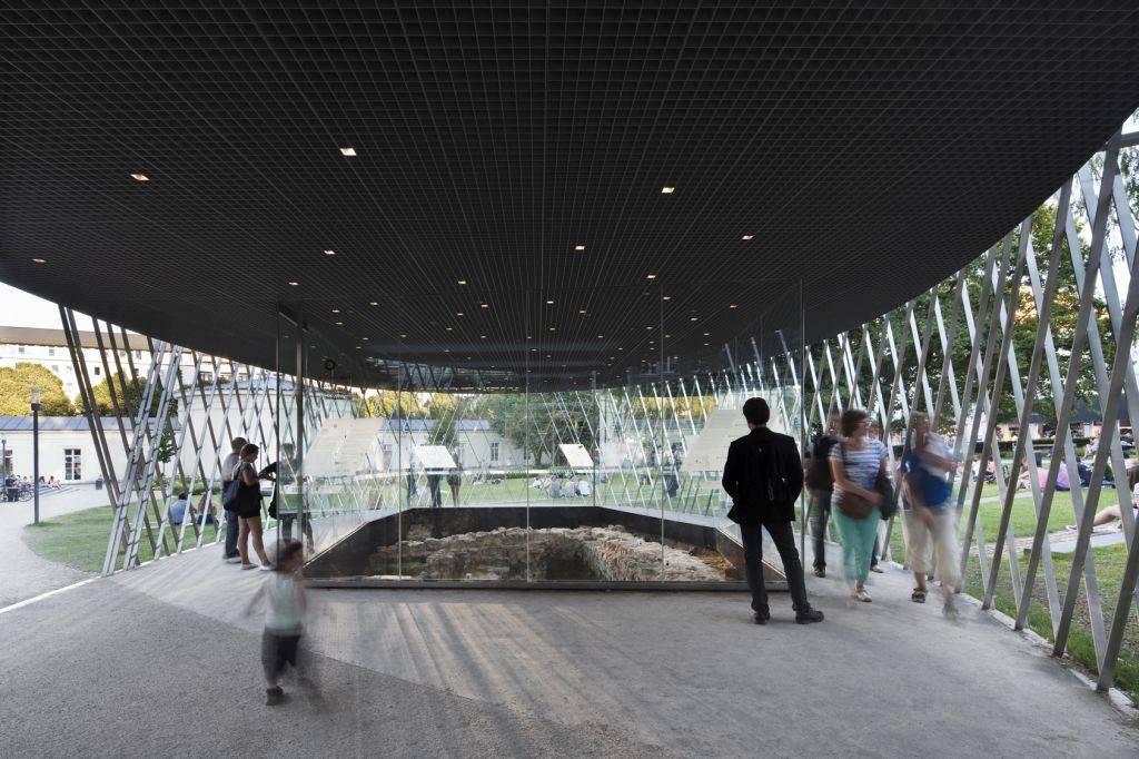 Innenansicht Archäologische Vitrine