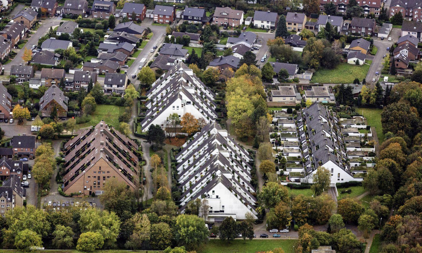 Luftbild der Wohnhügelhäuser in Marl, rechts Wohnhügelhaus 1, links 4