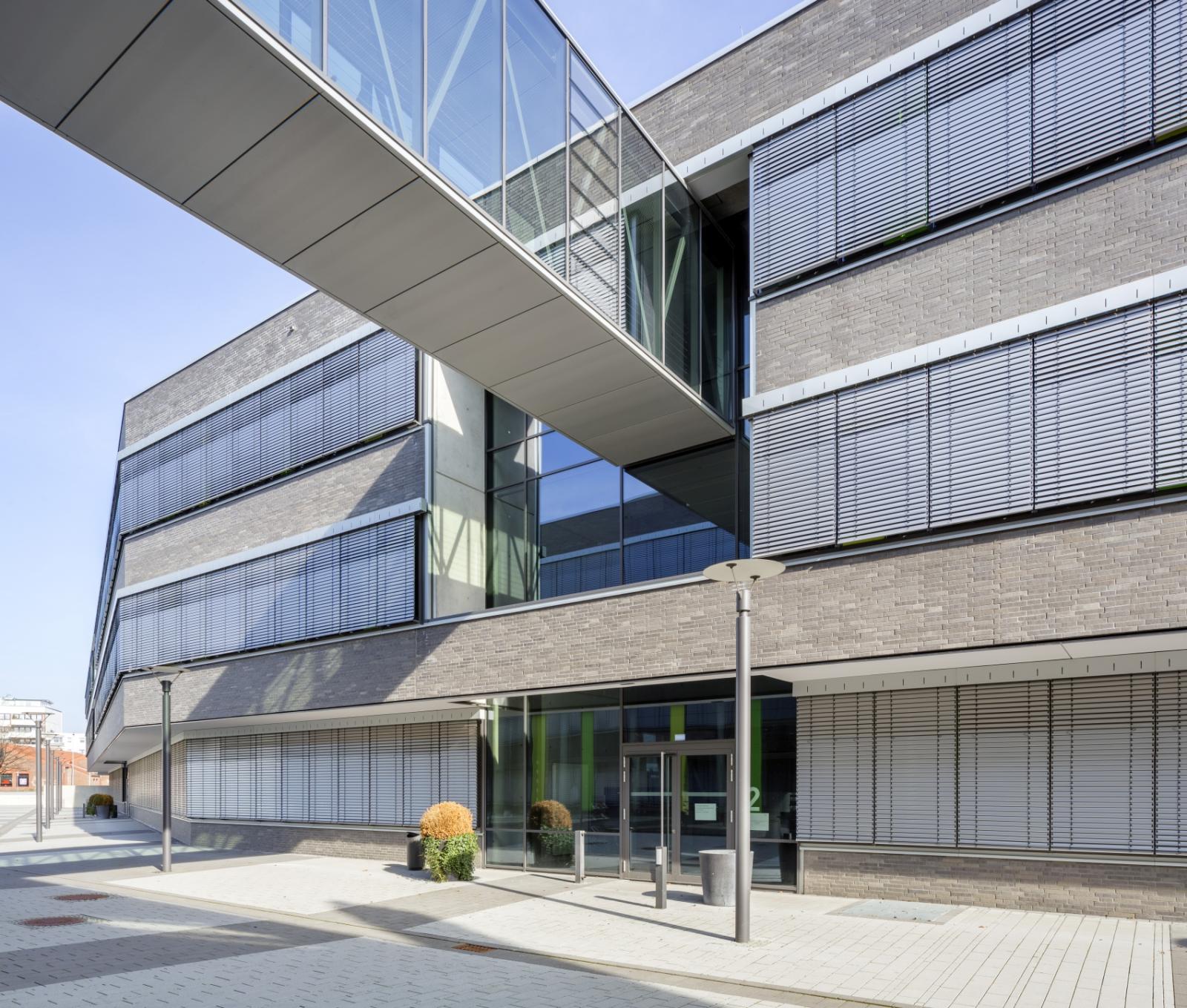 Eingang Fakultätsgebäude