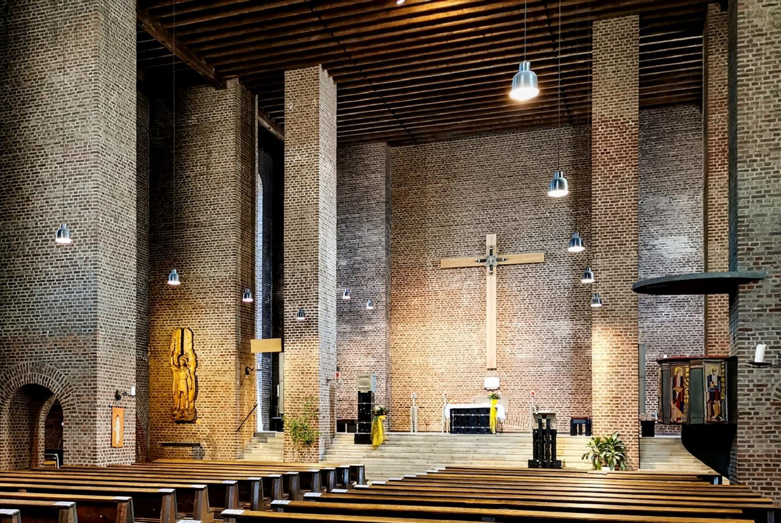 Altarbereich der Pfarrkirche Christus König