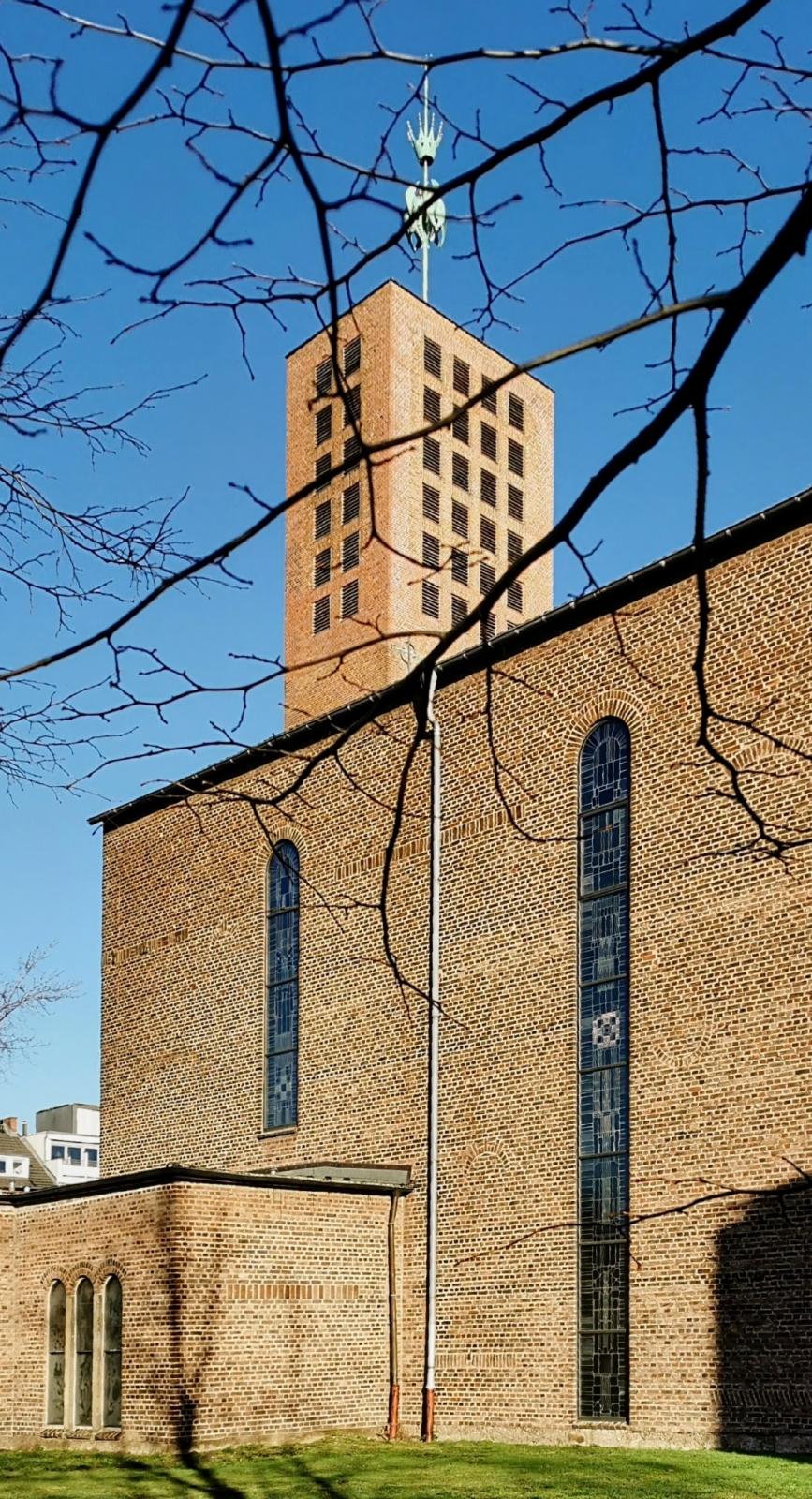 Südansicht Christus König Kirche Leverkusen