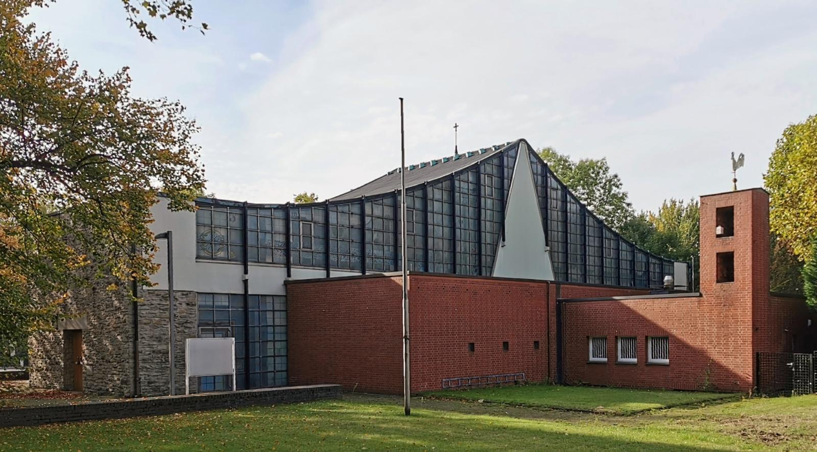 Heilig Geist Kirche Essen mit Sakristei und Glockenturm