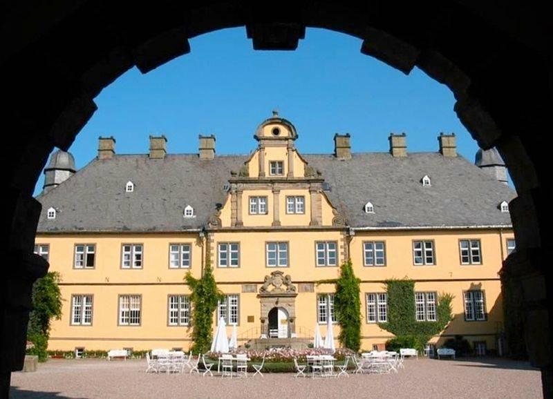Blick vom Torhaus auf das Herrenhaus