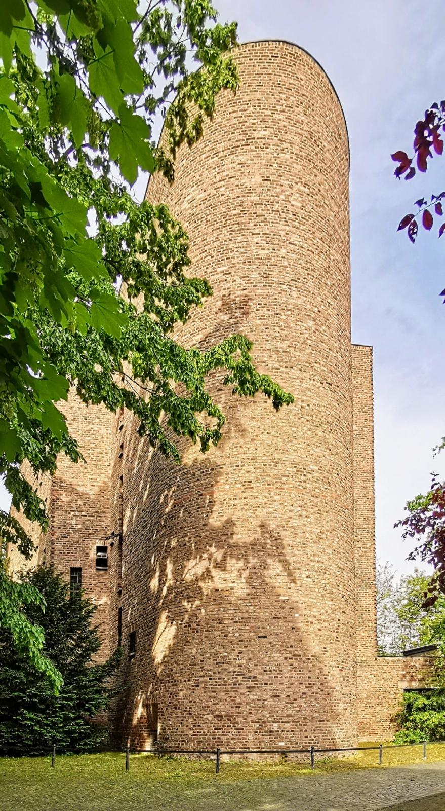 Außenansicht Apsis Neu St. Alban