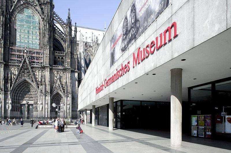 Eingangsbereich mit Blick auf den Kölner Dom