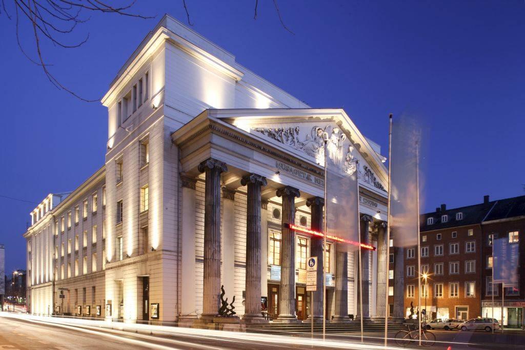 Stadttheater Aachen bei Dämmerung