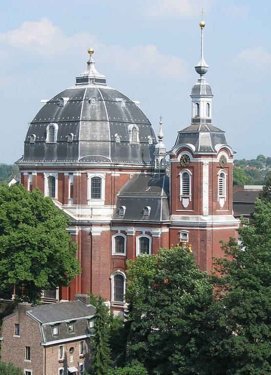 Kuppelbau und Turm von St. Johann Baptist