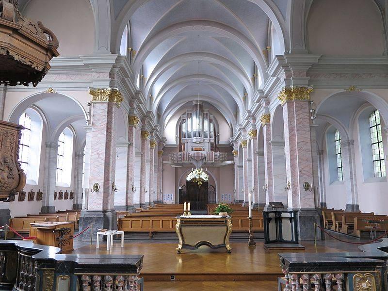 Innenansicht St. Michael Richtung Orgel