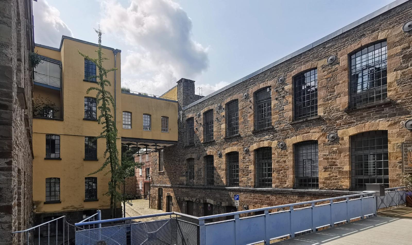 Innenhof mit Übergang eh. Zwirnerei und Spinnerei