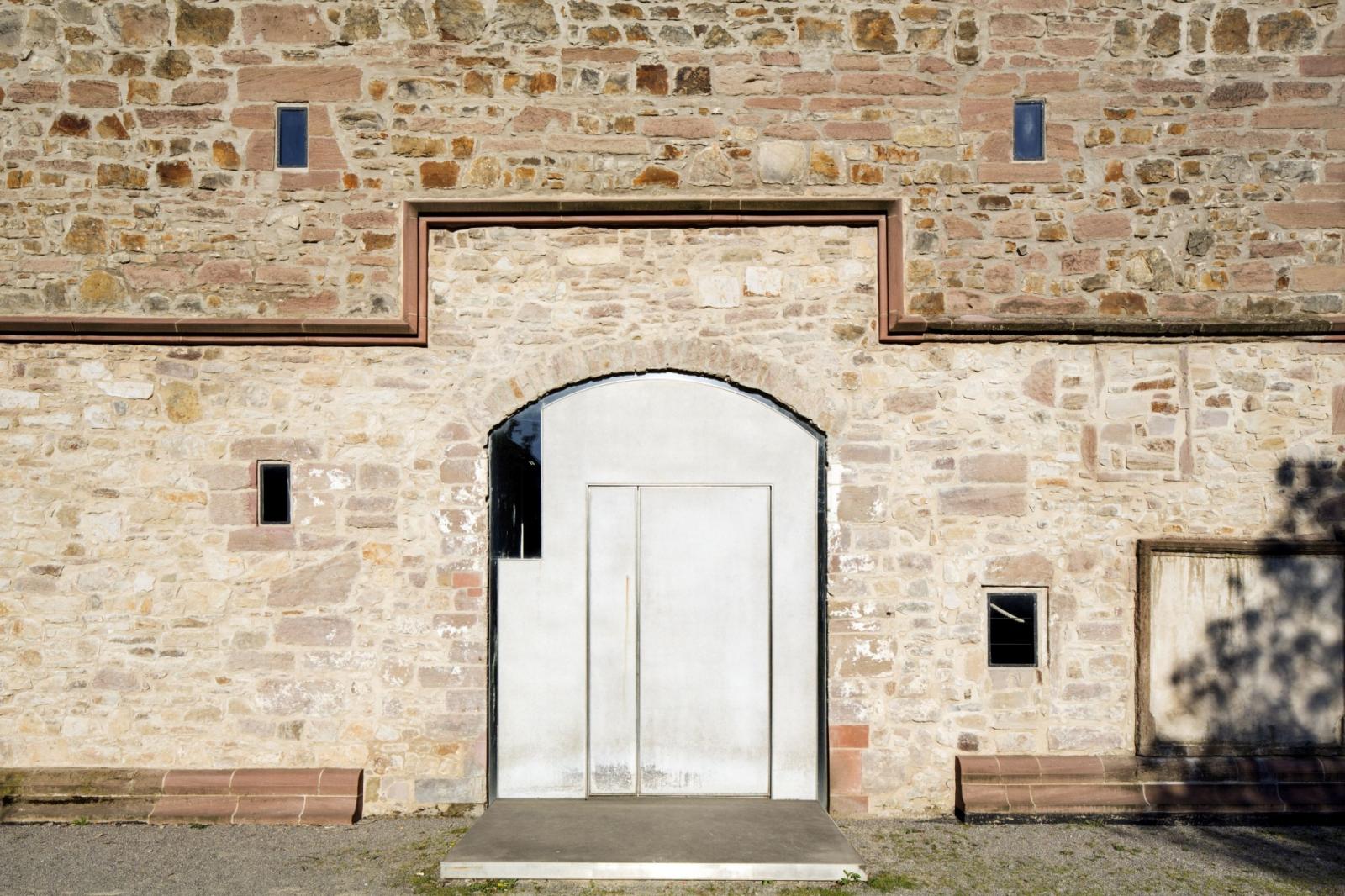 Eingangssituation mit Fassadenversprung
