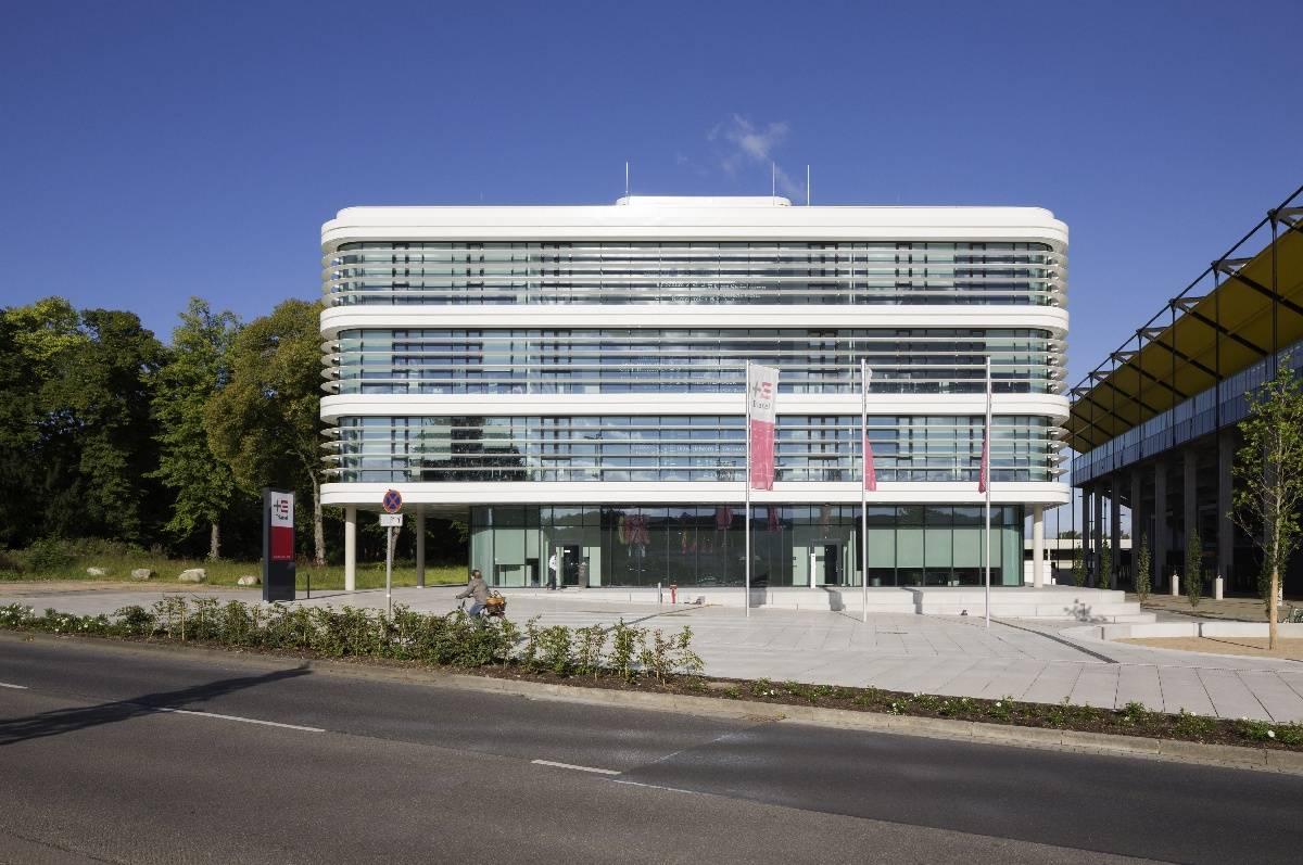 Eingang der der Unternehmenszentrale der Trianel GmbH