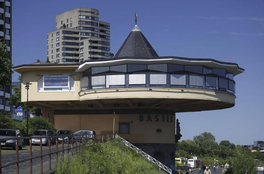 Seitenansicht Bastei Köln