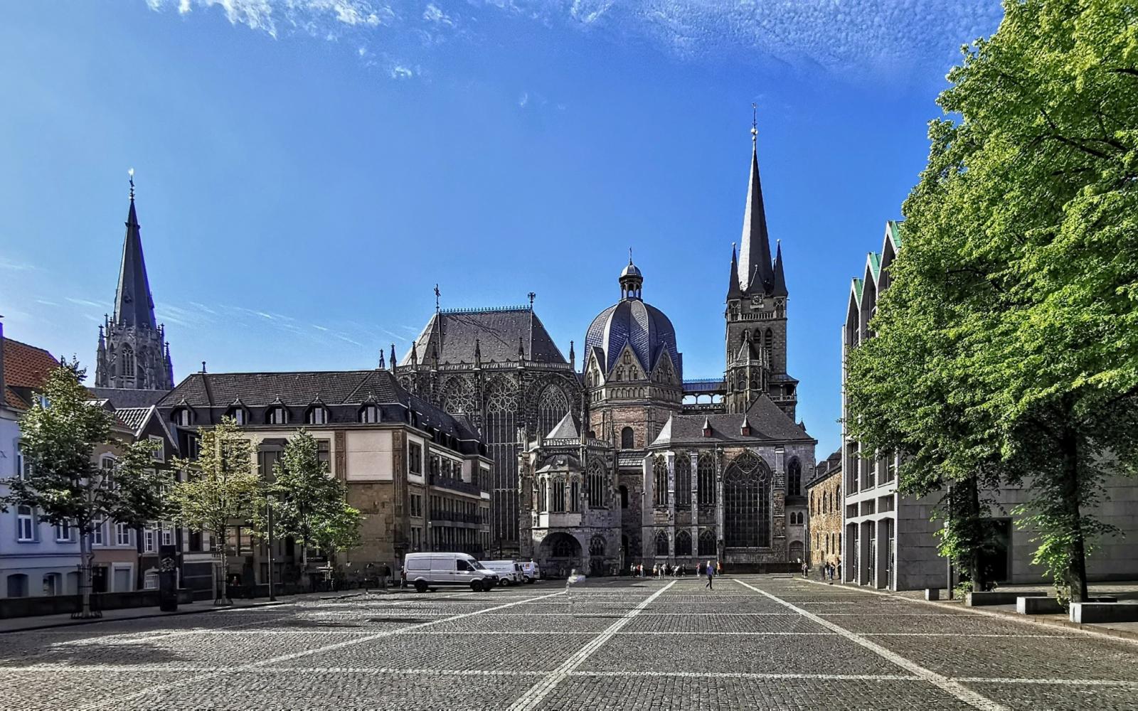Blick vom Katschhof zum Aachener Dom