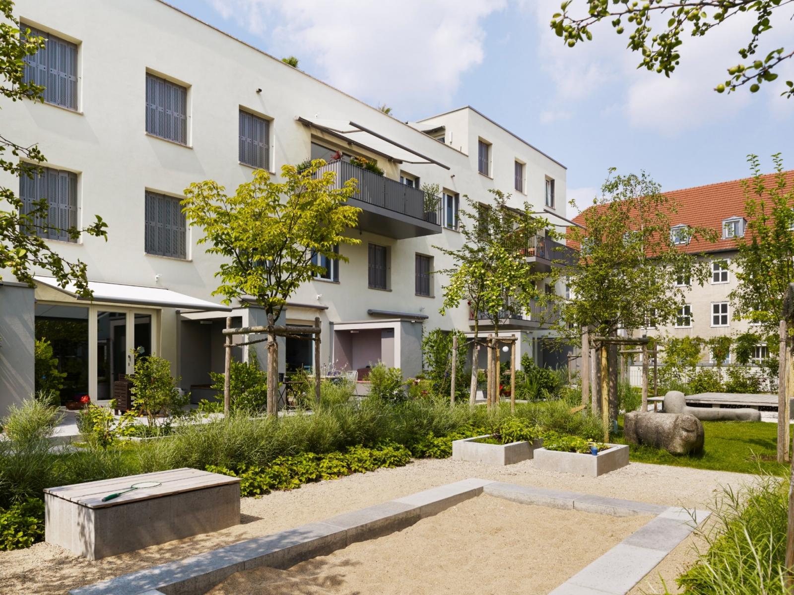Spielfläche im gemeinschaftlichem Gartenbereich