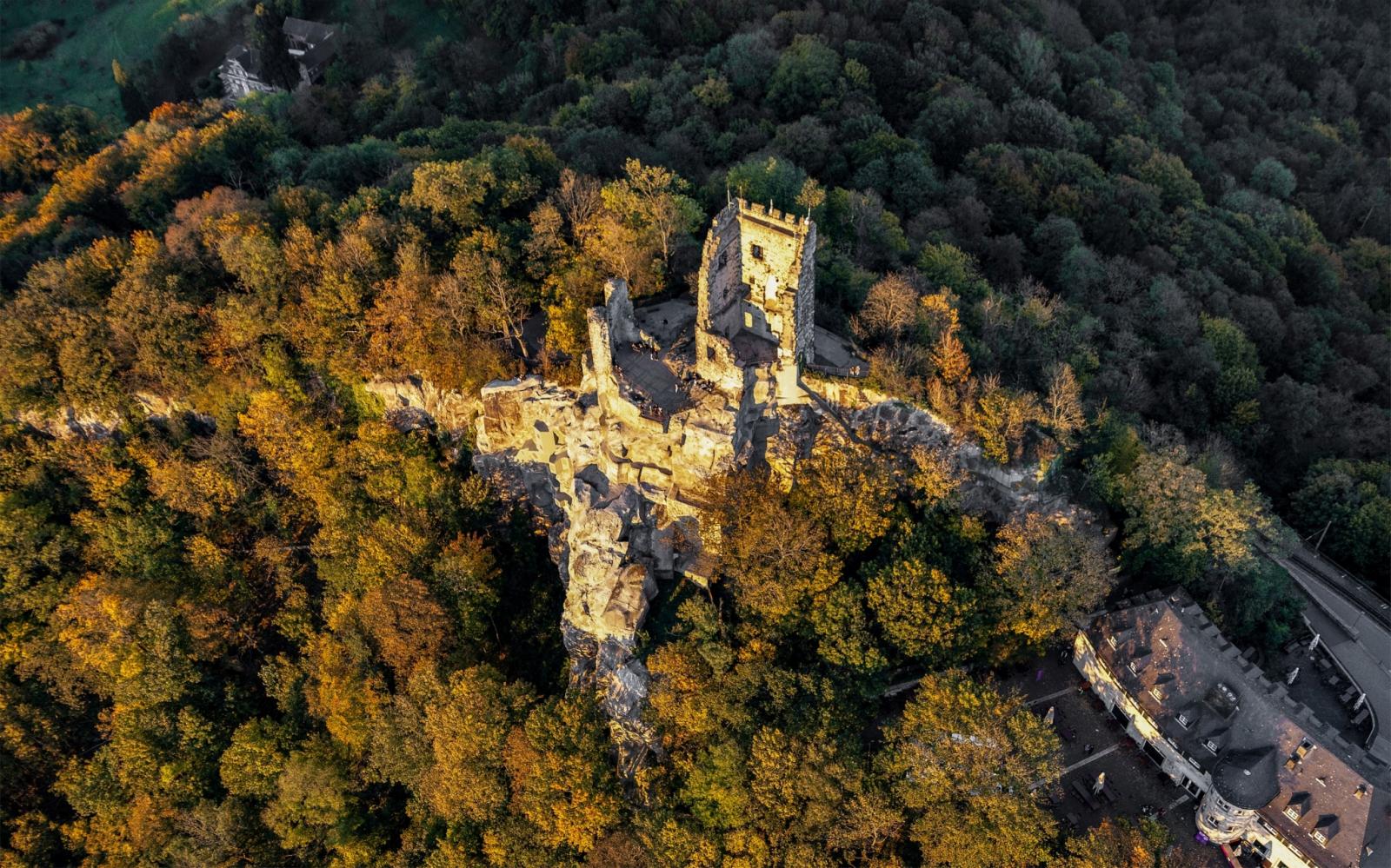 Burgruine Drachenfels aus der Luft