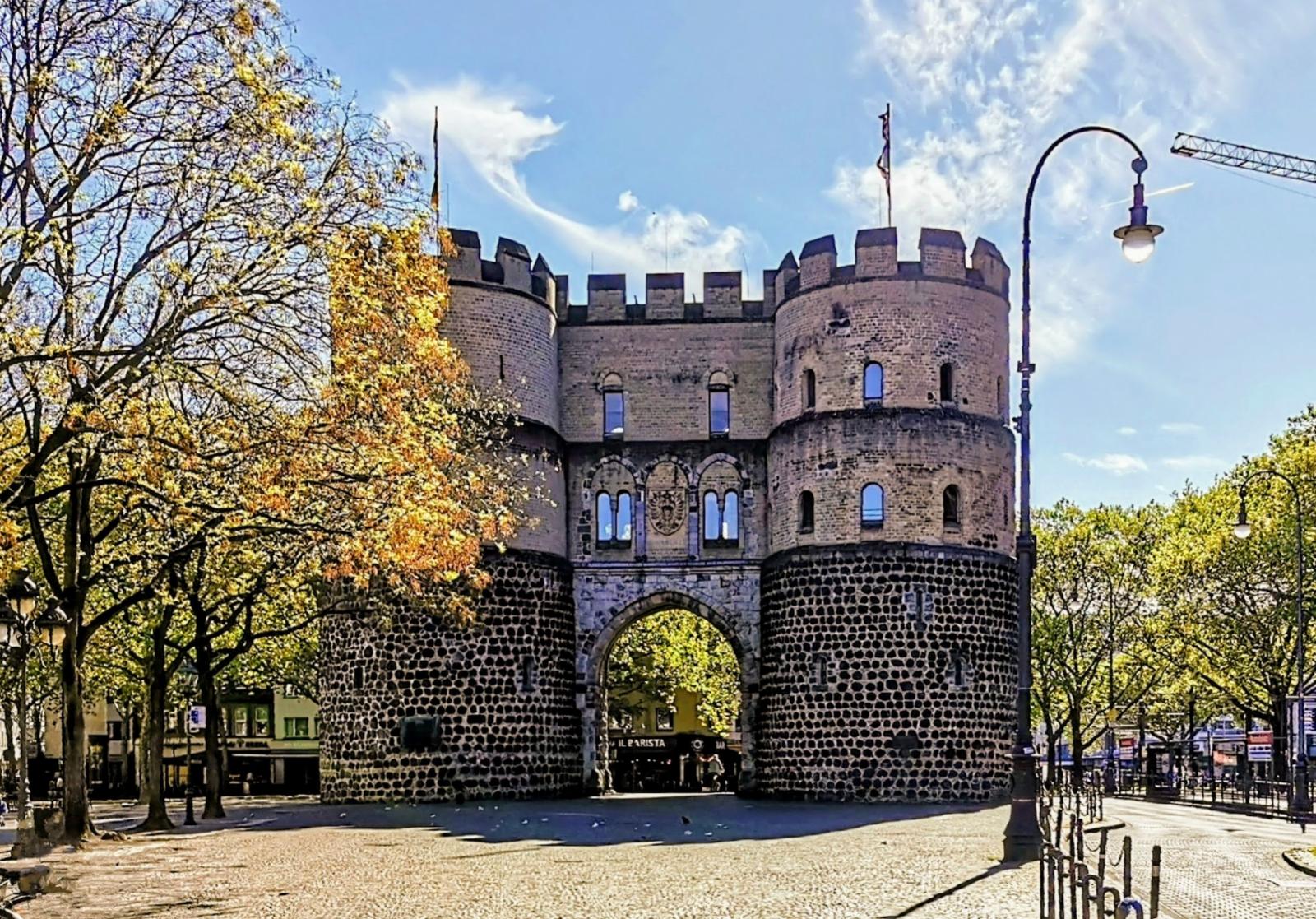 Hahnentorburg, Westansicht