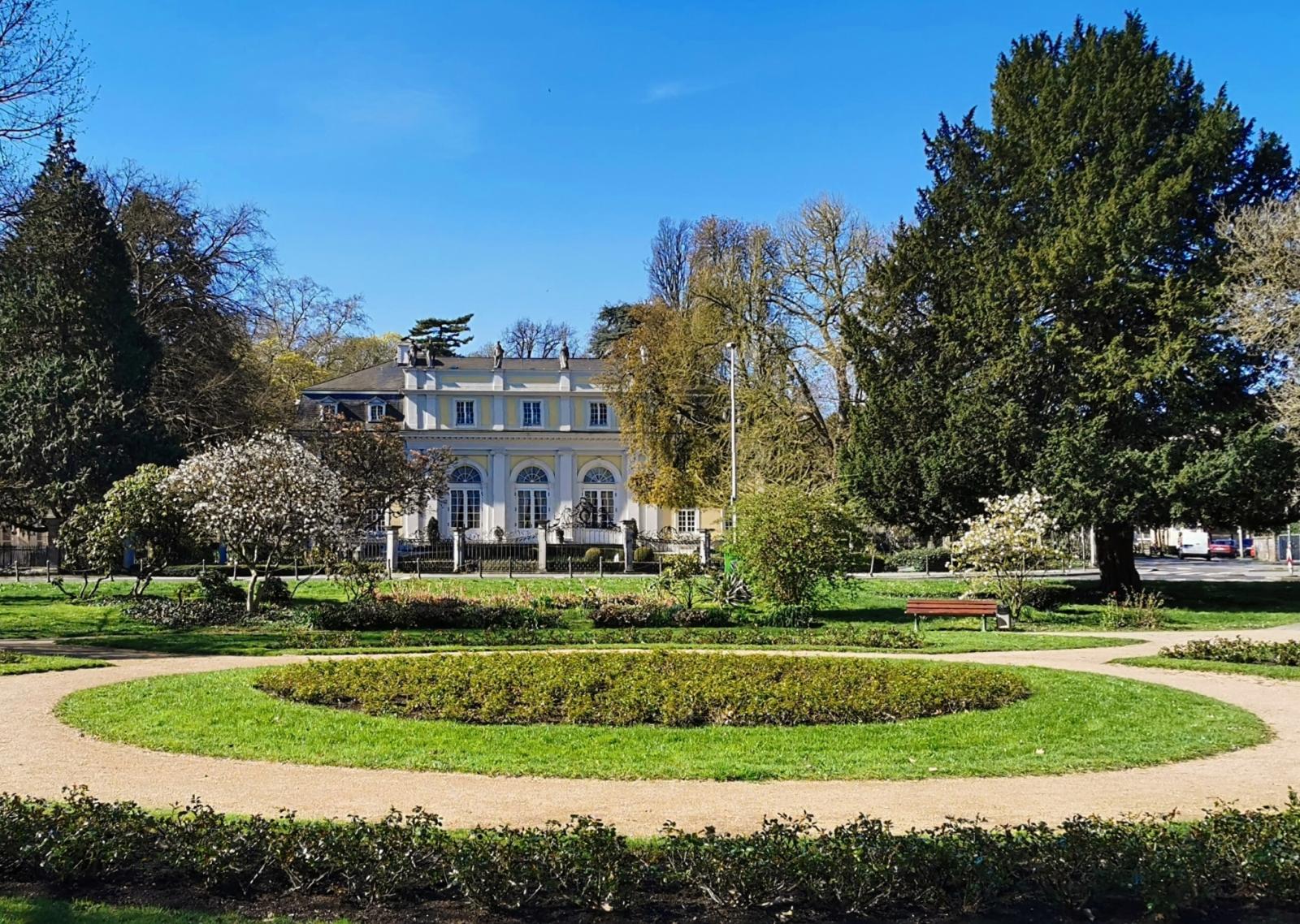 Die Redoute aus Richtung Kurpark gesehen