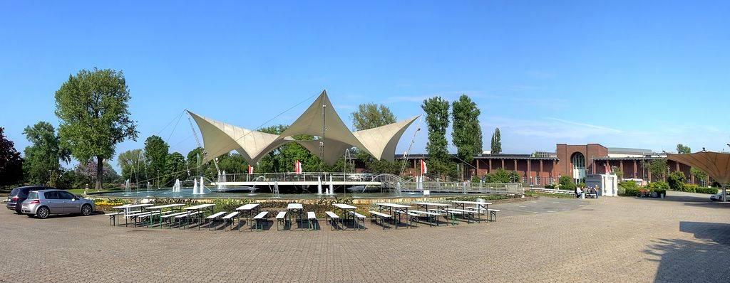 Sternwellenzelt des Kölner Tanzbrunnens