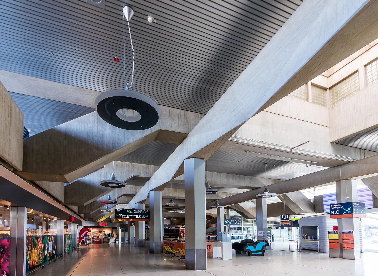 Empfangsgebäude Terminal, Sichtbeton-Konstruktion